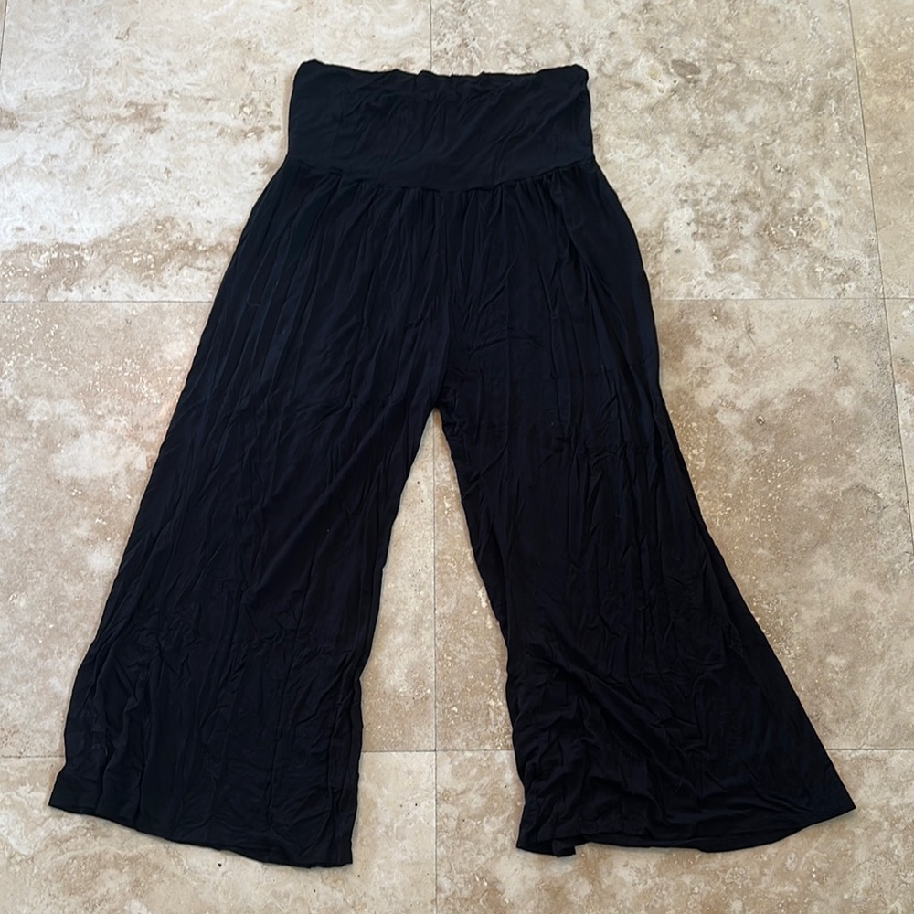 Venus Black Wide-Leg Cropped Pants with High Waist